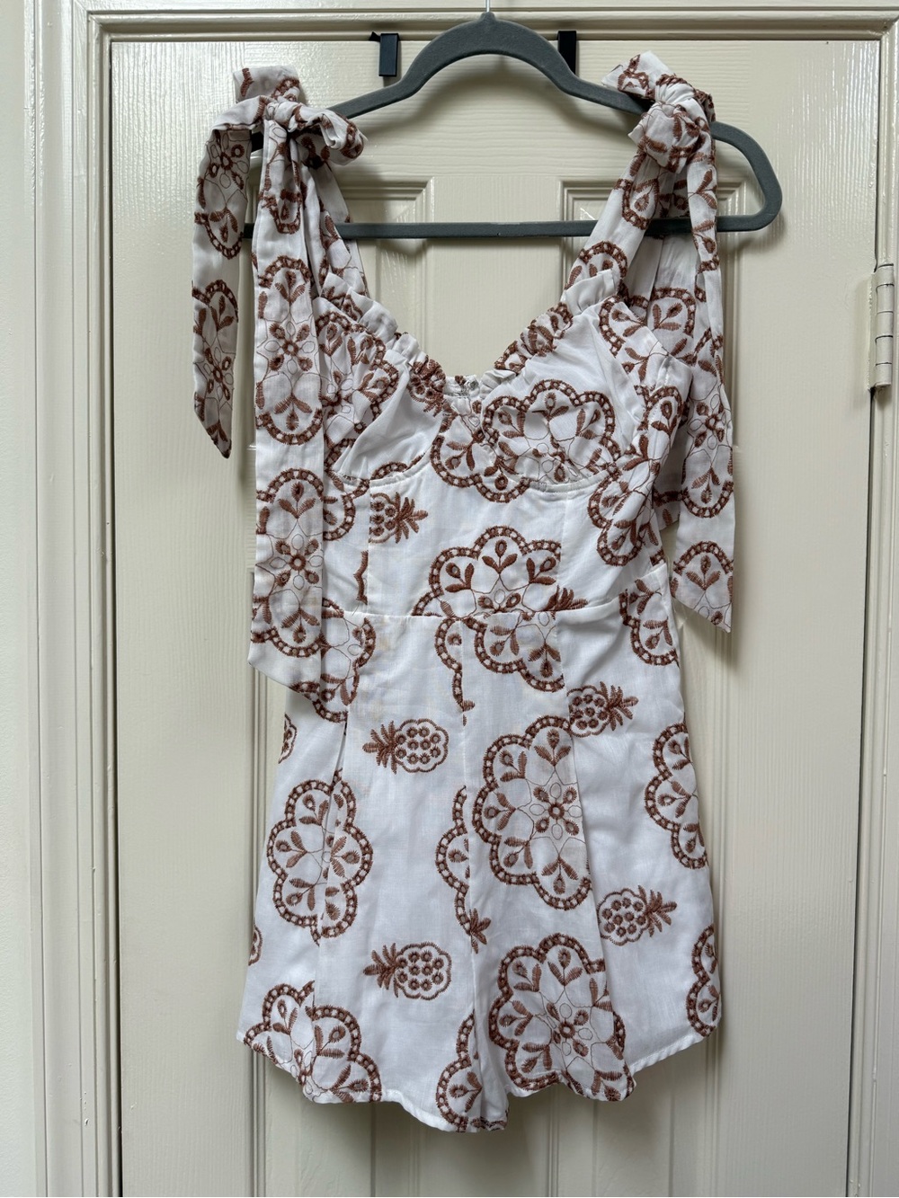 Vestique White Romper w Brown Floral Embroidery Tie-Strap Underwire Front Small